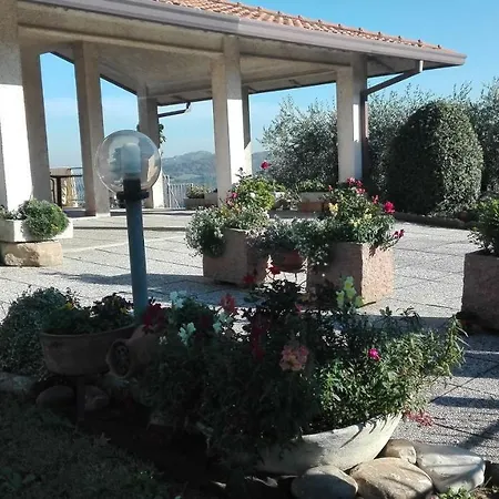 לינה וארוחת בוקר Ripalta 3*