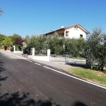 לינה וארוחת בוקר Ripalta 3*