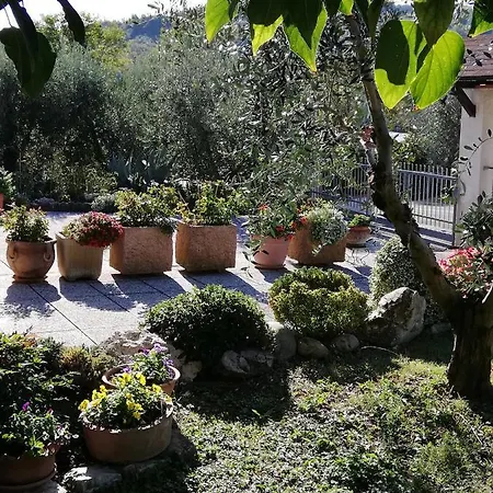 לינה וארוחת בוקר Ripalta 3*